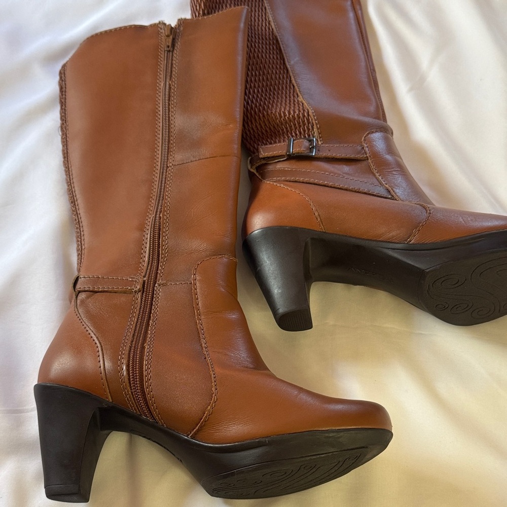 ANDREA FENZI Tan Heeled Boots - Picture 3 of 4